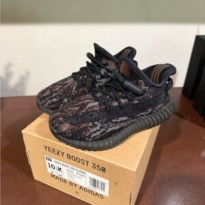 Toddler Yeezy Boost 350 V2 size 10.5